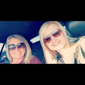 Meet your Posher, Emilee